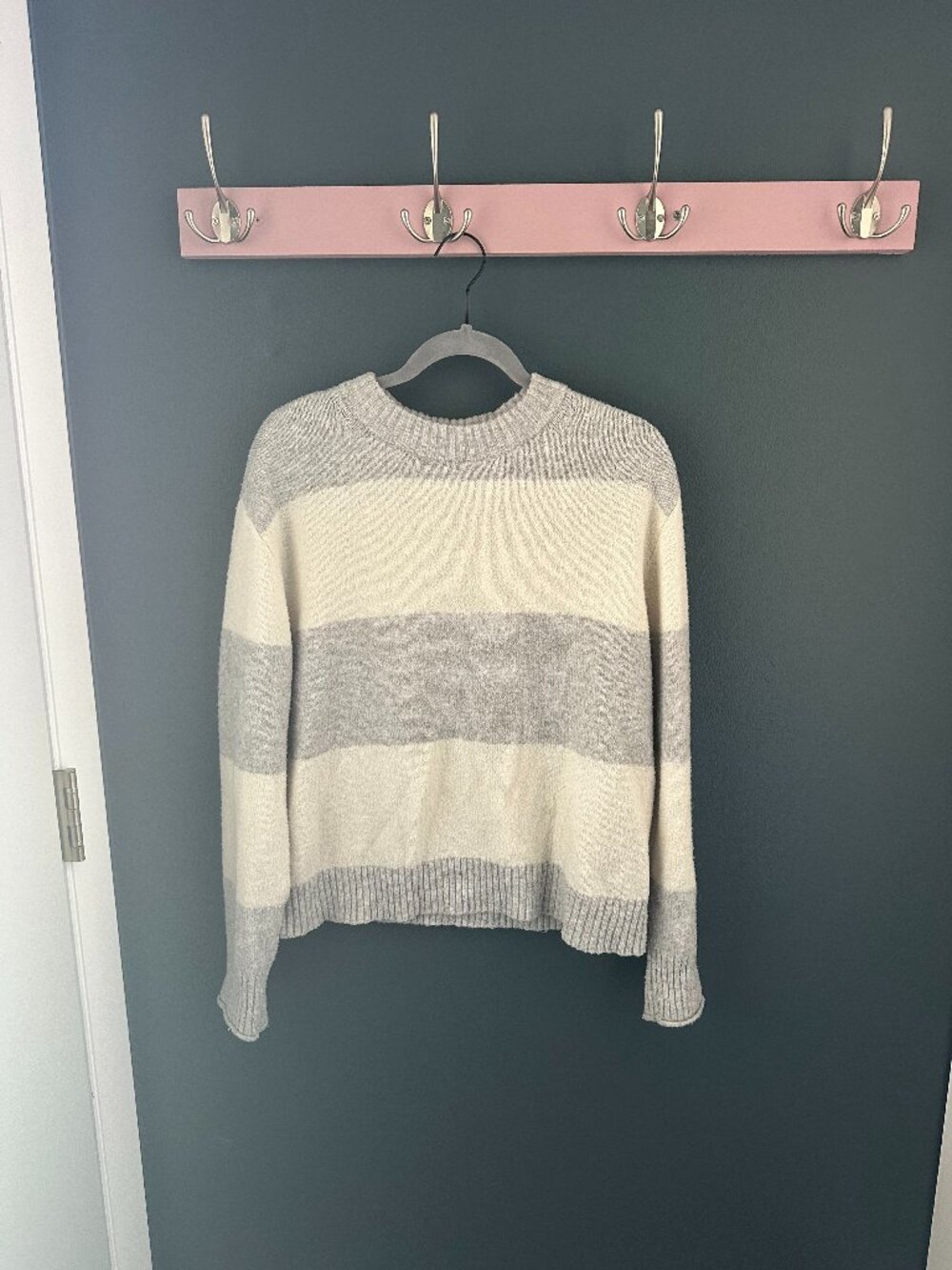 American Eagle Gray and Cream Men's Sweater - Size S